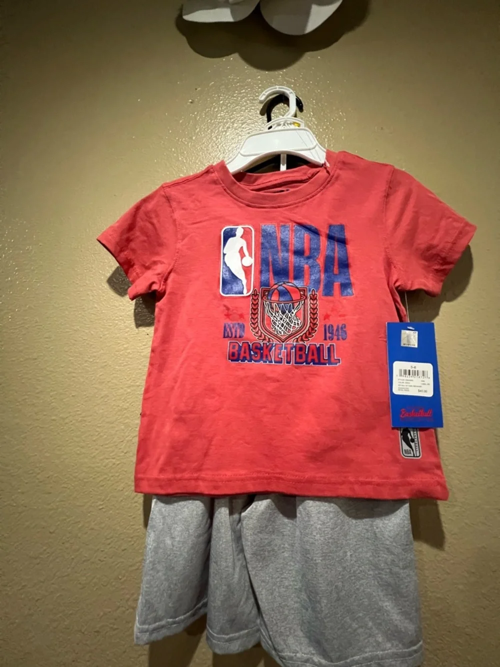 NBA Red Short-Sleeve Basketball Logo Tee for Kids brand new size 5-6